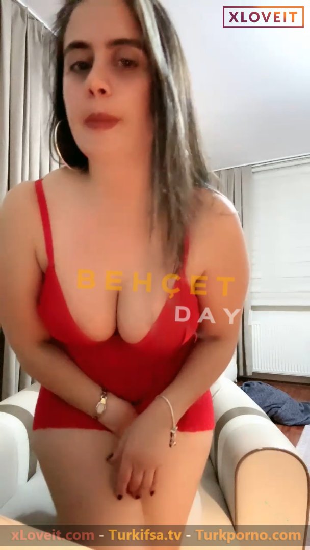 Ayşe Elbi ifşa Kırmızı geceliğiyle canlı yayın videosu